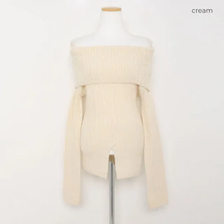 Slit off-shoulder knit