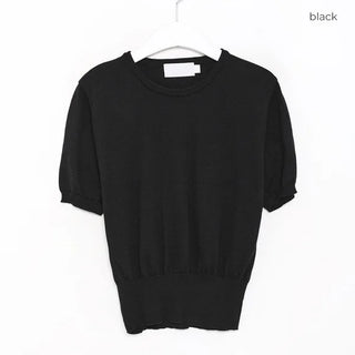Simple U-neck knit