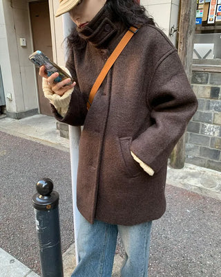 A half coat that can be worn even in the middle of winter.