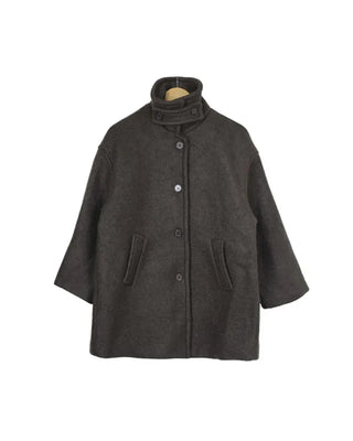 A half coat that can be worn even in the middle of winter.
