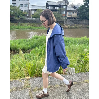 Hooded windbreaker