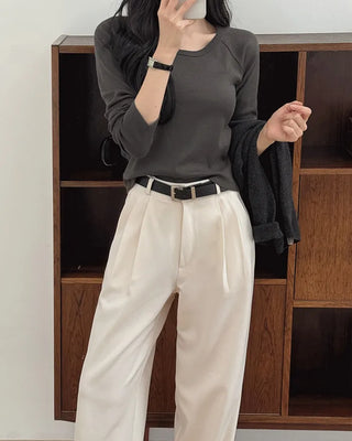 Leg-lengthening pintuck wide slacks