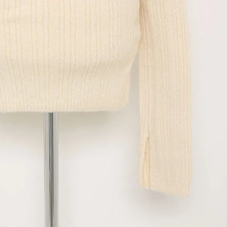 Slit off-shoulder knit
