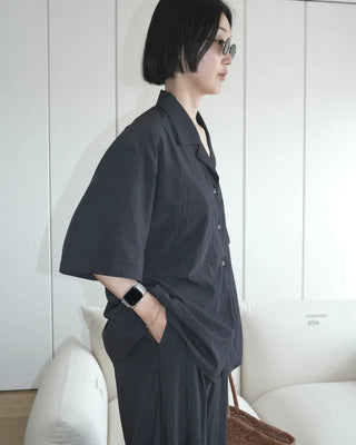 Open-collar short-sleeved shirt