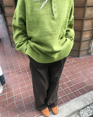One-pleat slacks