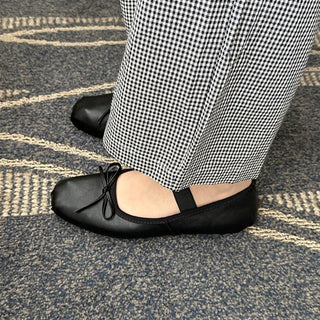 Ribbon Pointed Flat Shoes