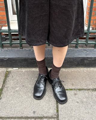 Square-toe lace-up shoes