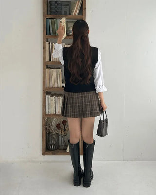 U-neck wool vest