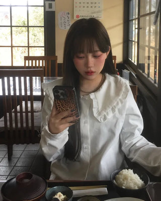 Big collar frill blouse