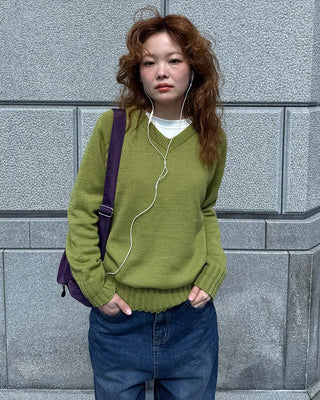 V-neck loose-fit knit