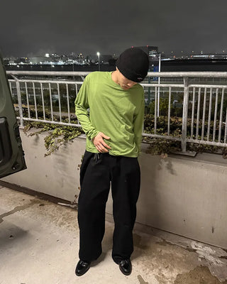 Curved silhouette wide pants