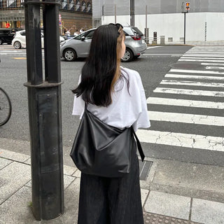 Gold buckle daily bag