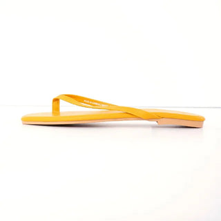 Square-line beach sandals