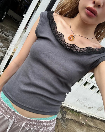 Wide lace U-neck tank top