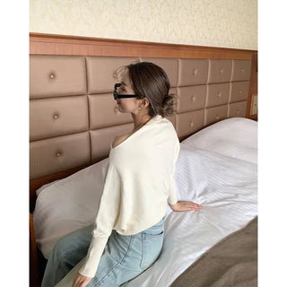 Off-shoulder knit
