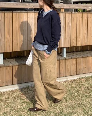V-neck loose-fit knit