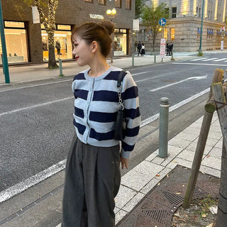 Round neck two-tone cardigan