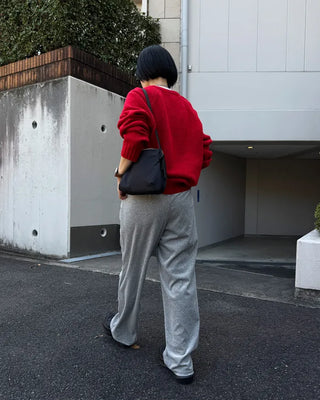 Loose-fit V-neck knit