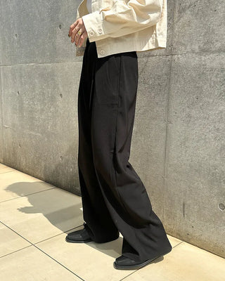 Pleated wide-leg slacks