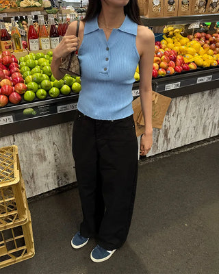 Button-up, large collar, sleeveless knit top