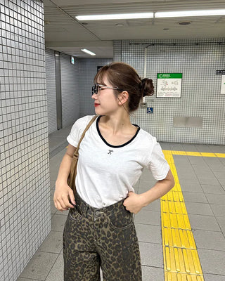 Two-tone neckline ribbon half T-shirt