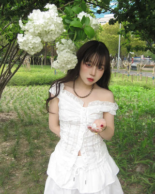 Shirred lace half-sleeve blouse