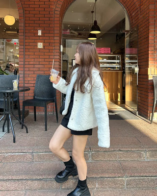Loose-fitting colored fur jacket