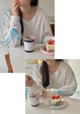 Loose-fitting stitched ribbon V-neck sweatshirt (4c)