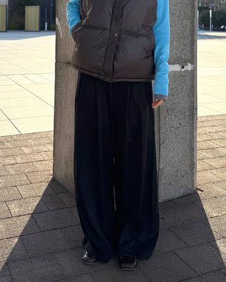 Loose-fit pintuck pants
