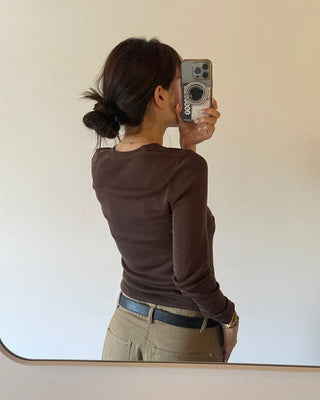 V-neck slim-fit knit