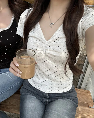 V-neck polka dot shirred half T-shirt