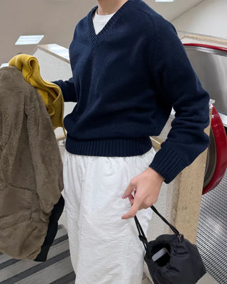 Basic wool V-neck knit
