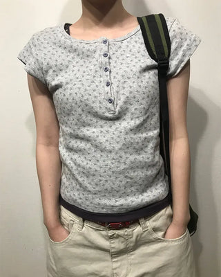 Flower punched button short-sleeved T-shirt
