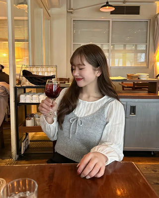 (Set) Punching Lace Tie Blouse