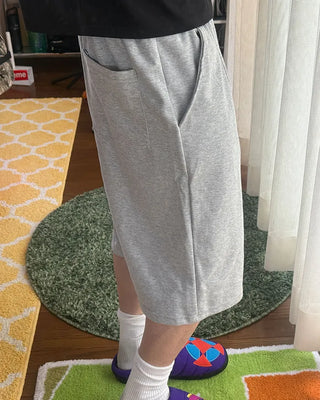 One-tuck Bermuda sweatpants