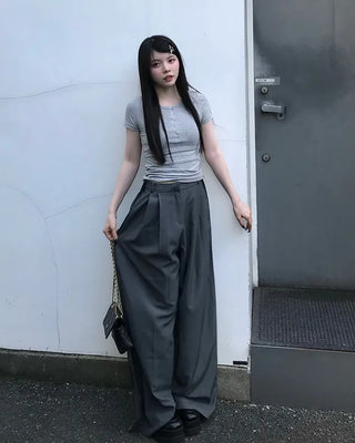 Pleated wide-leg slacks