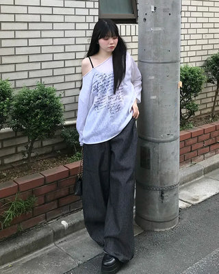 Off-shoulder lettering knit