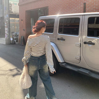 Striped off-shoulder T-shirt