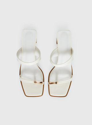 Billini Iverson Hardware Detail Heels While / Gold