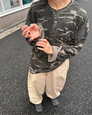 (Unisex) Camouflage Henley Neck Long T-Shirt