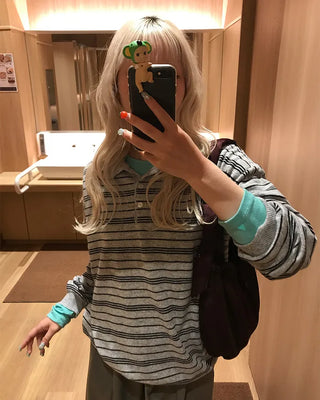 Colored neck striped knit