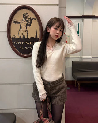 V-neck lace-point knit