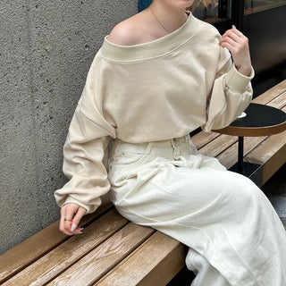 One-shoulder cropped sweatshirt
