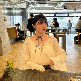Loose-fit V-neck knit