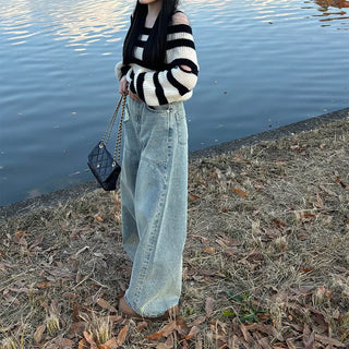 Shoulder slit striped knit