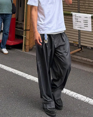 Wide-leg slacks with inner hooks and pleats