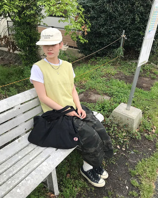 Simple basic short-sleeved shirt