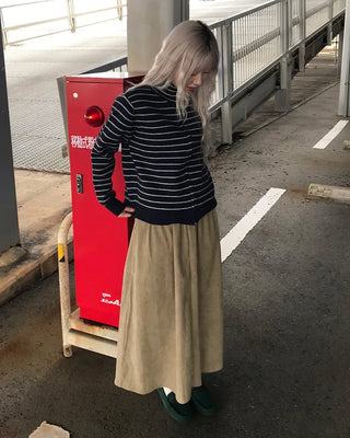 Corduroy pleated long skirt
