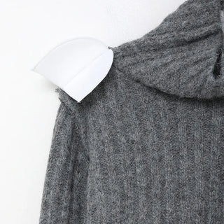 Ribbed two-tone turtleneck knit