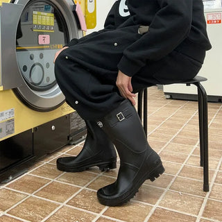 Simple belt medium rain boots